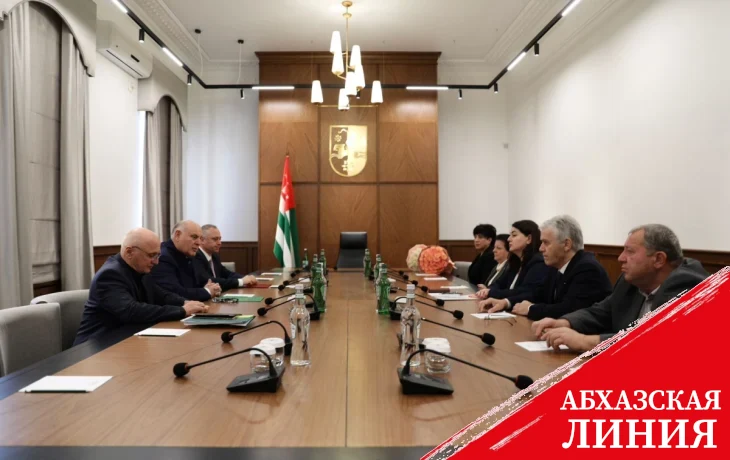 Аслан Бжания встретился с судьями Конституционного суда Абхазии 