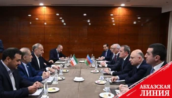 Главы МИД Азербайджана и Ирана обсудили новый транспортный коридор в Нахчыван