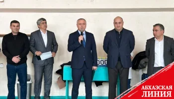 
Вице-президент Бадра Гунба посетил товарищеский баскетбольный матч в Очамчыре, посвященный 75-летию со дня рождения Сергея Багапш
