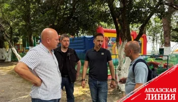 
Комиссия по благоустройству провела выездное совещание на набережной Сухума
