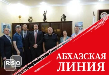 Министр внутренних дел Алан Гучмазов наградил представителей делегации МВД России