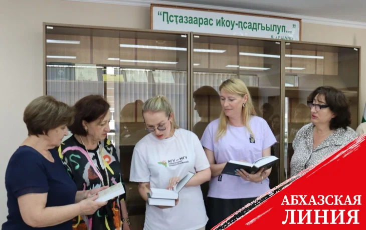 
Книжный дар от МГУ: библиотека АГУ получила новую литературу
