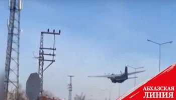 Пролетавший низко военный самолет вызвал панику у жителей Турции
