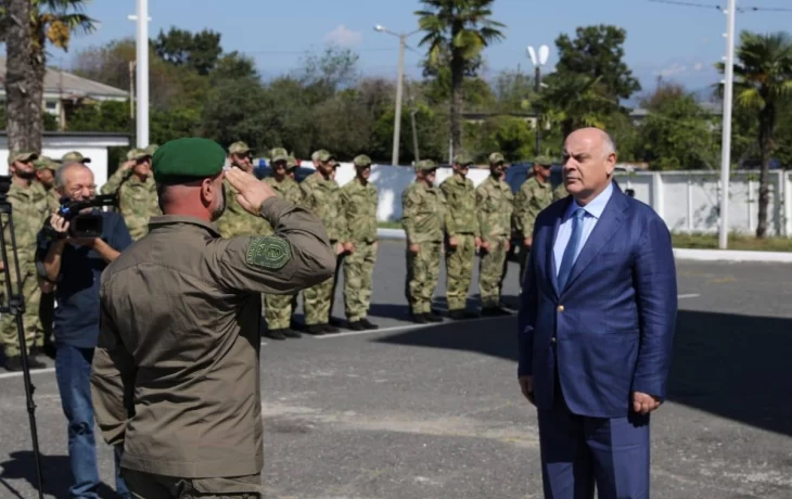 
Аслан Бжания поздравил подразделения ЦСН и ССОМ СГБ  Абхазии с Днем Победы
