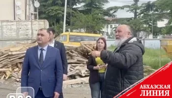 Президент Южной Осетии осмотрел ход строительства Школы искусств в Цхинвале