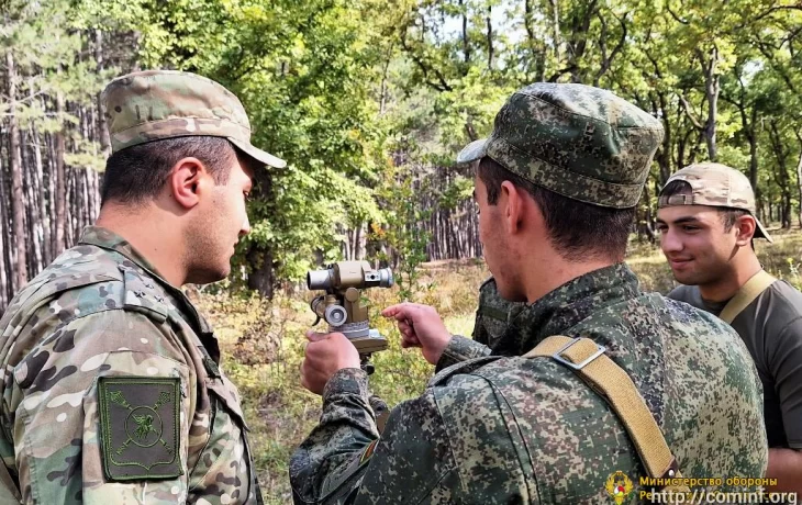 Спецназовцы Минобороны Южной Осетии проводят для срочников занятия по тактической подготовке
