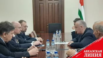 Премьер-министр Александр Анкваб встретился с генеральным директором ТАСС Андреем Кондрашовым