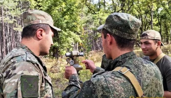 Спецназовцы Минобороны Южной Осетии проводят для срочников занятия по тактической подготовке