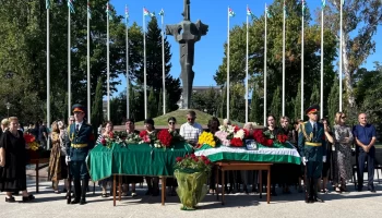 
В Парке Славы состоялось перезахоронение идентифицированных останков двух бойцов Абхазской армии
