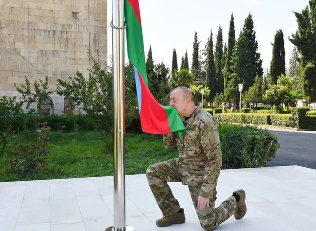 Ильхам Алиев поднял флаг Азербайджана в Агдере