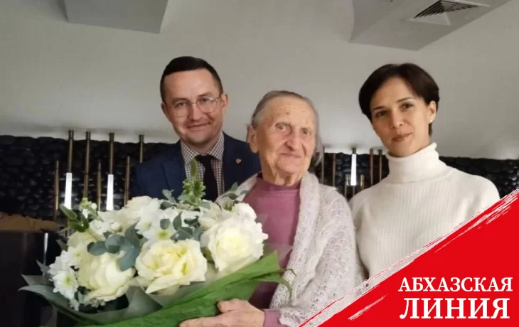 
Ветерана Великой Отечественной войны Татьяну Литовка поздравили со 100-летним юбилеем
